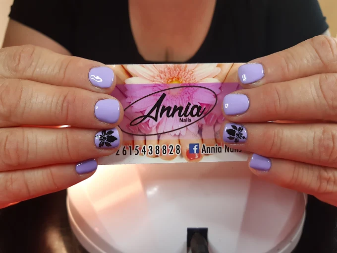 Annia nails