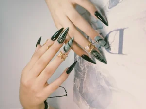 Artemisa nails