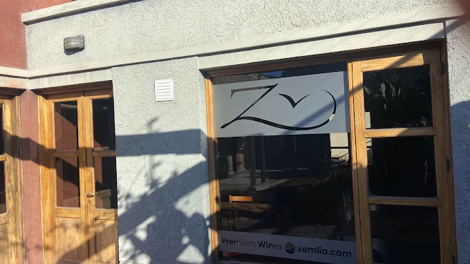 BODEGA ZEMLIA