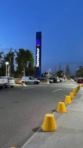 Carrefour-Lateral Sur-del-Acceso-Este