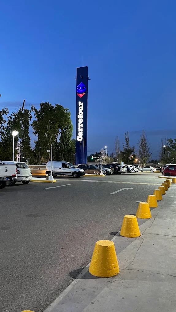 Carrefour-Lateral Sur-del-Acceso-Este