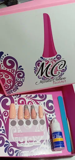 Marita cativa NailArt