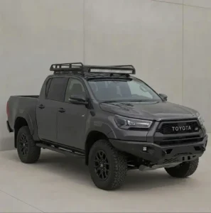 Camioneta Toyota Hilux GR Sport 4x4 gris en venta en Mendoza, vista tres cuartos.